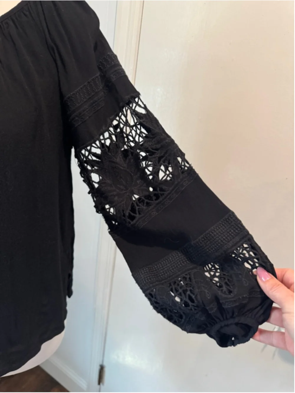 ASTR The Label | Crochet Balloon Sleeve Peasant Blouse | Black | Size Small - Picture 3 of 6